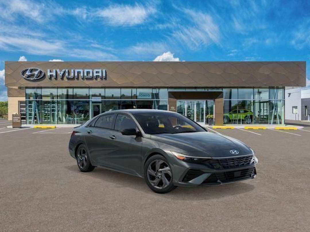 2026 Hyundai Elantra SEL Sport - Image 2