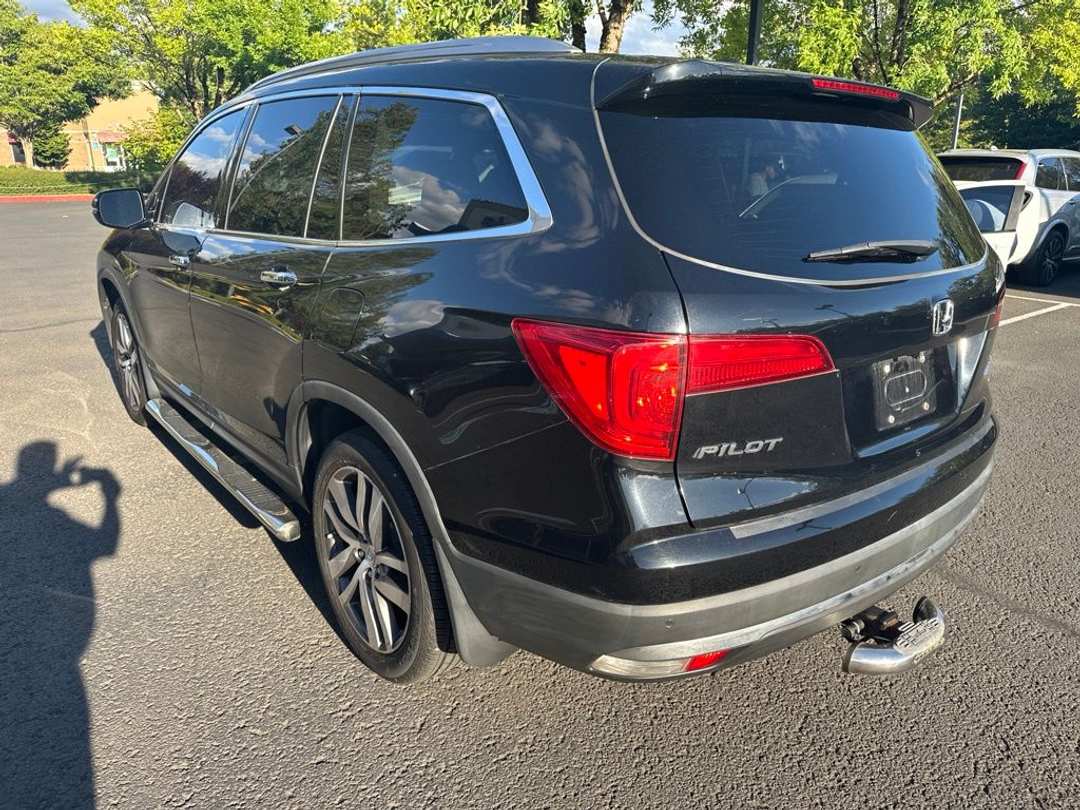 2017 Honda Pilot Touring - Image 3