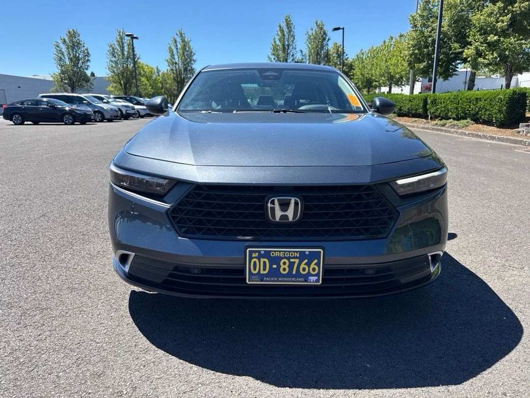 2023 Honda Accord Hybrid Touring - Image 2