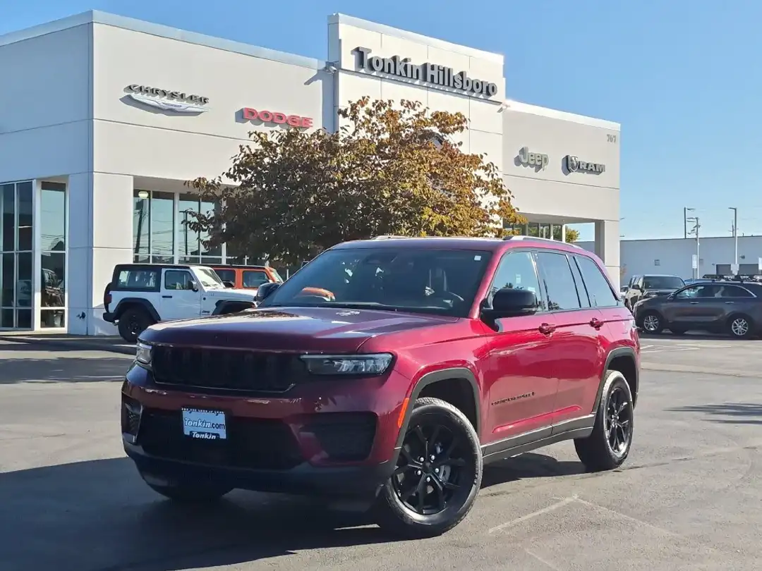 2025 Jeep Grand Cherokee Altitude - Image 2