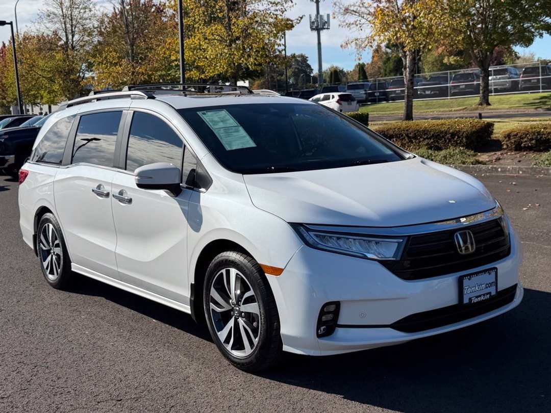 2021 Honda Odyssey Touring - Image 2