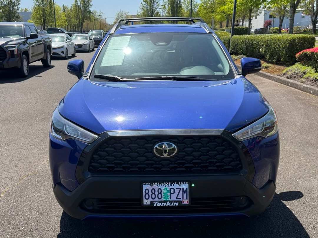2024 Toyota Corolla Cross LE - Image 3