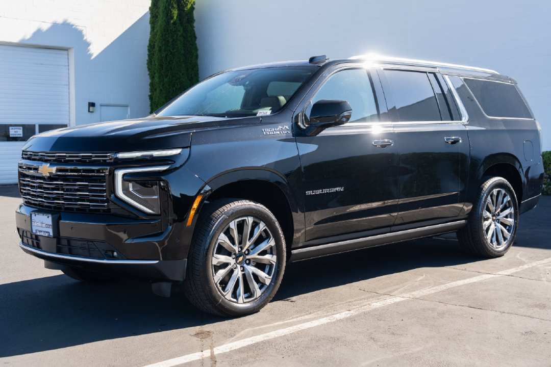 2026 Chevrolet Suburban High Country - Image 3