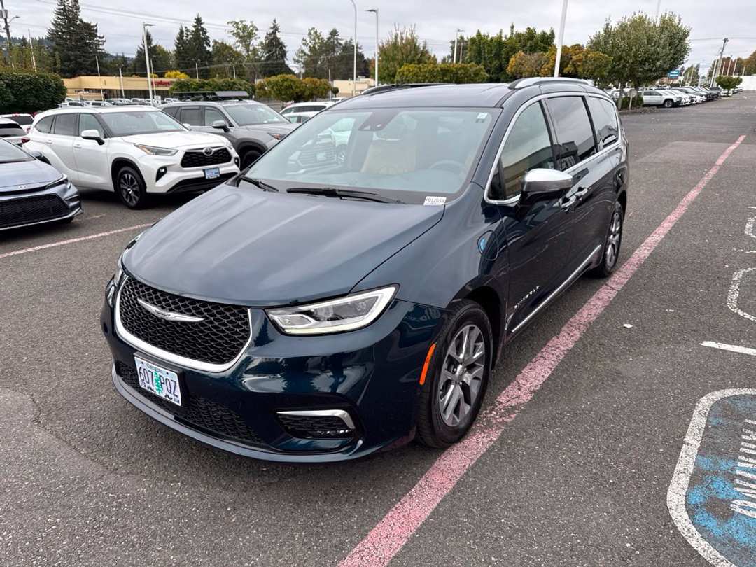 2023 Chrysler Pacifica Hybrid Pinnacle - Image 3