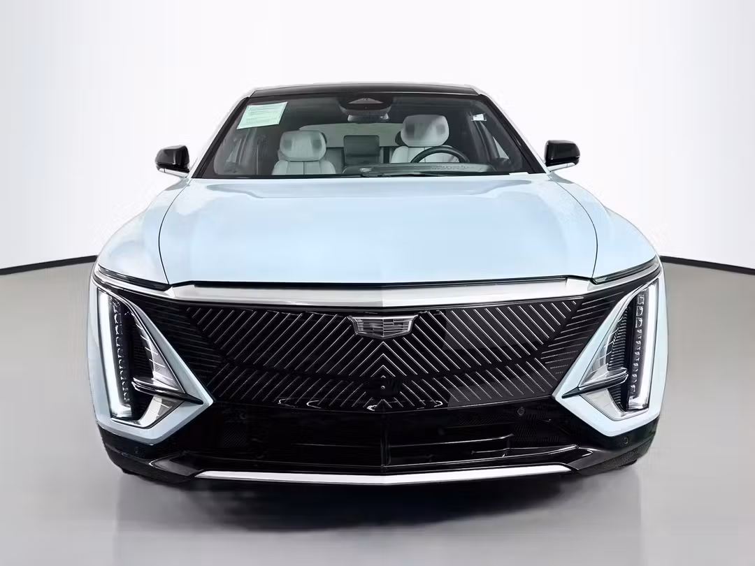 2024 Cadillac Lyriq Luxury - Image 2