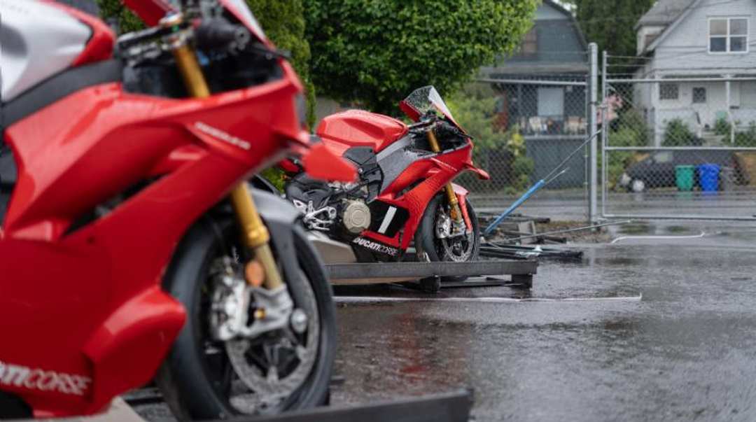 2026 Ducati Panigale V4S Corse - Image 2