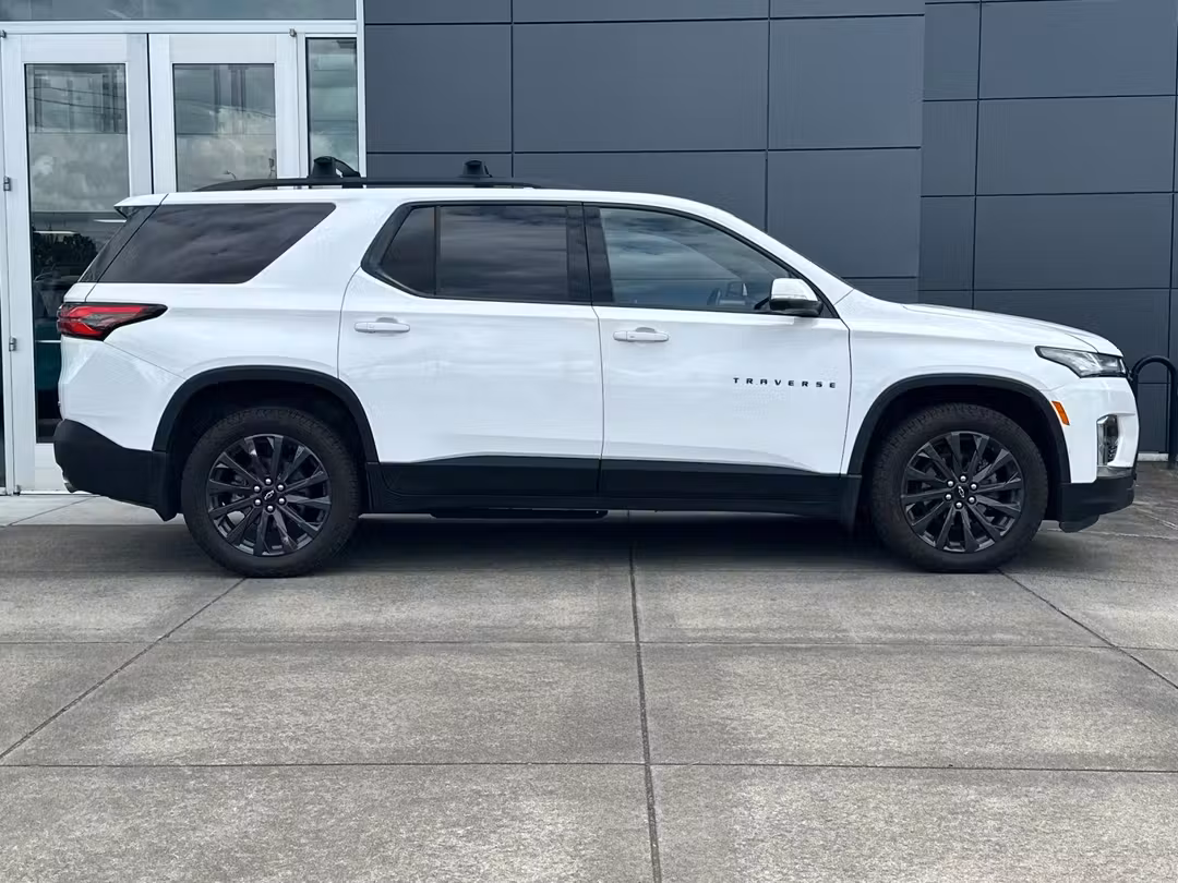 2023 Chevrolet Traverse RS - Image 2