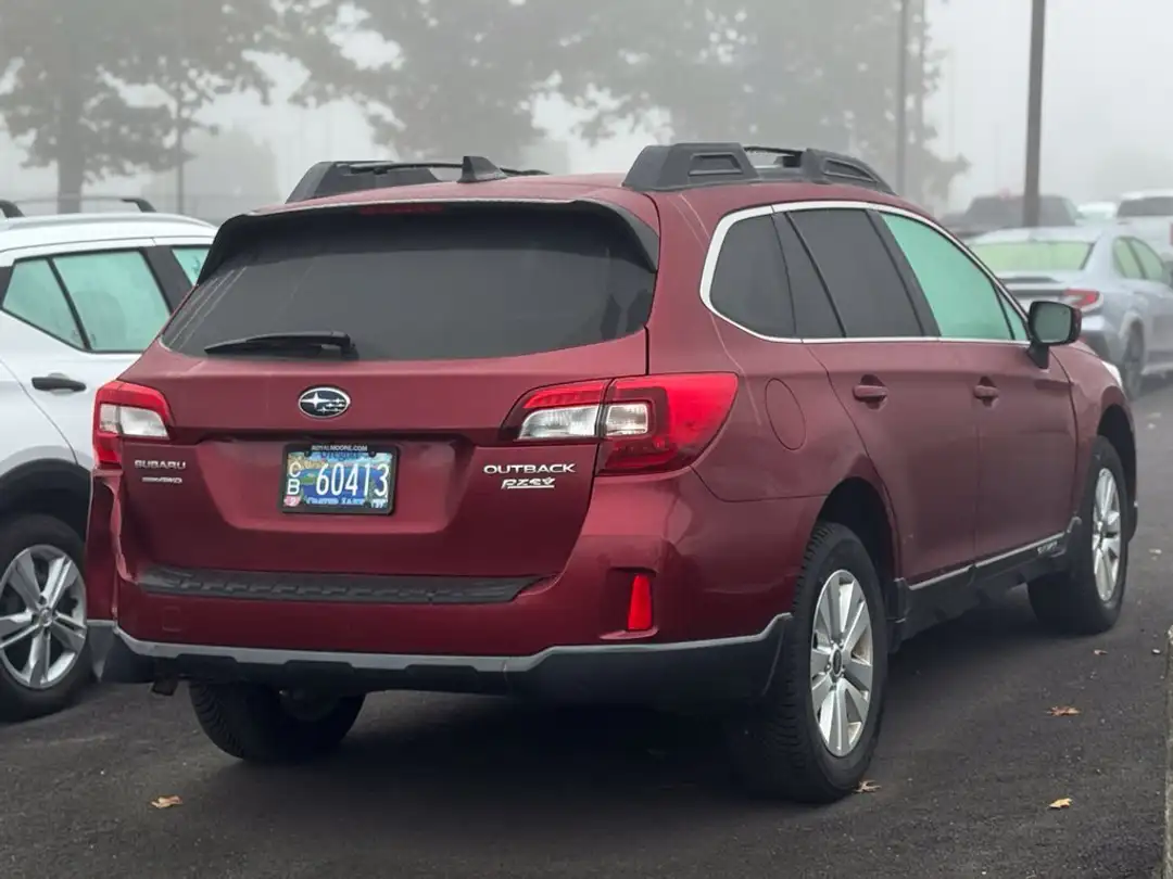 2017 Subaru Outback 2.5i Premium - Image 2