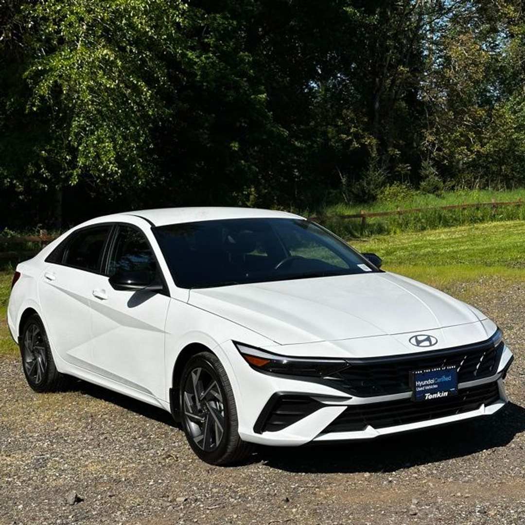 2025 Hyundai Elantra SEL Sport - Image 2