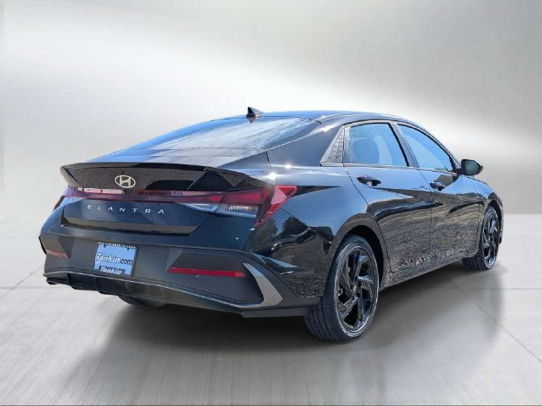 2026 Hyundai Elantra SEL Sport - Image 3