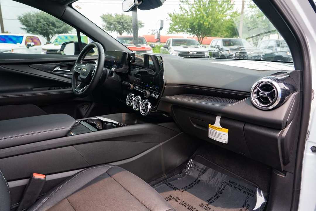 2025 Chevrolet Blazer EV LT - Photo 32