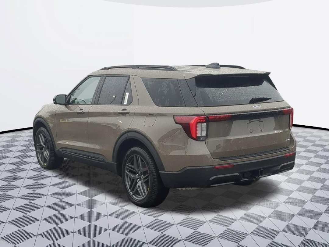 2026 Ford Explorer STLine - Image 3