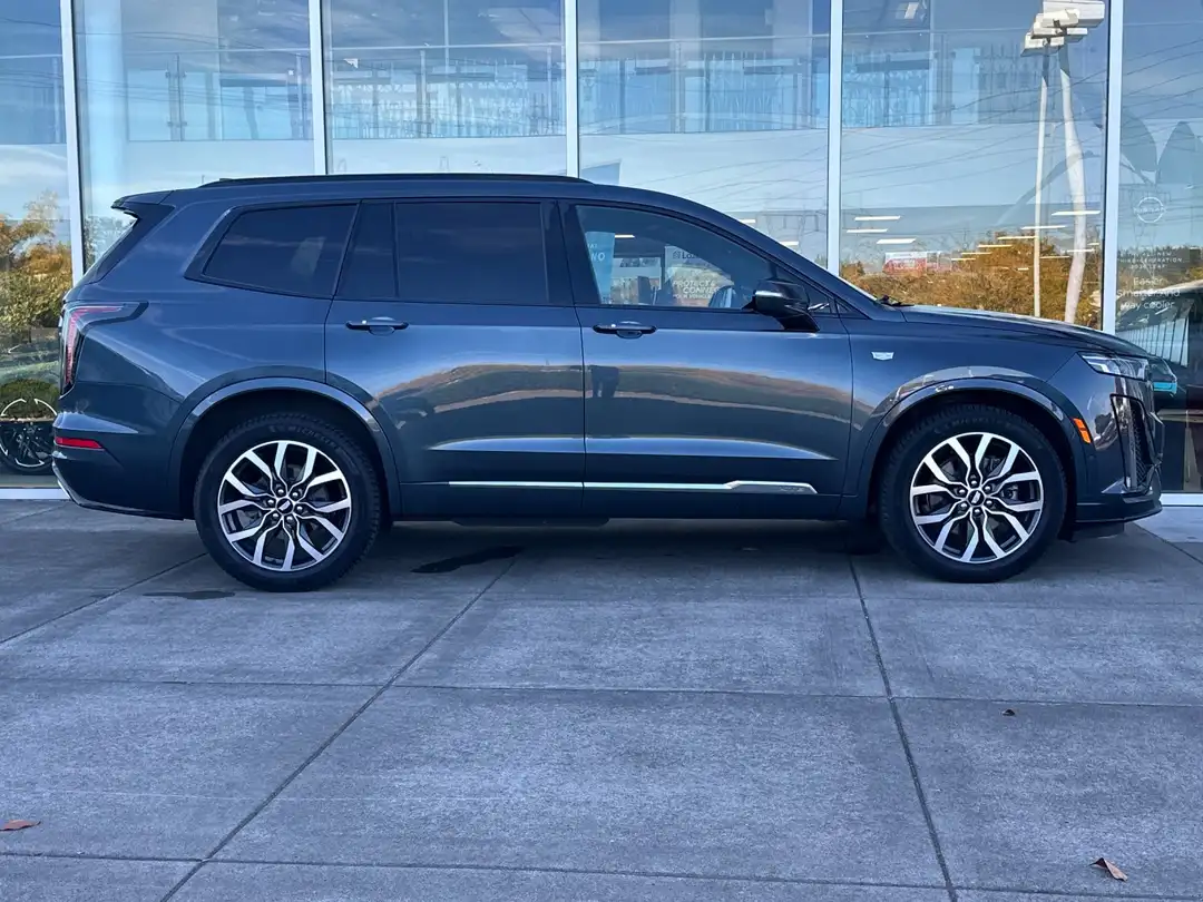 2021 Cadillac Xt6 Sport - Image 2