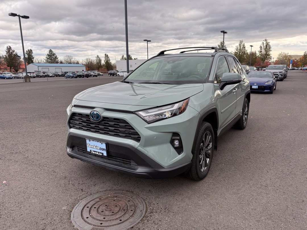 2023 Toyota Rav4 Hybrid XLE Premium - Image 3