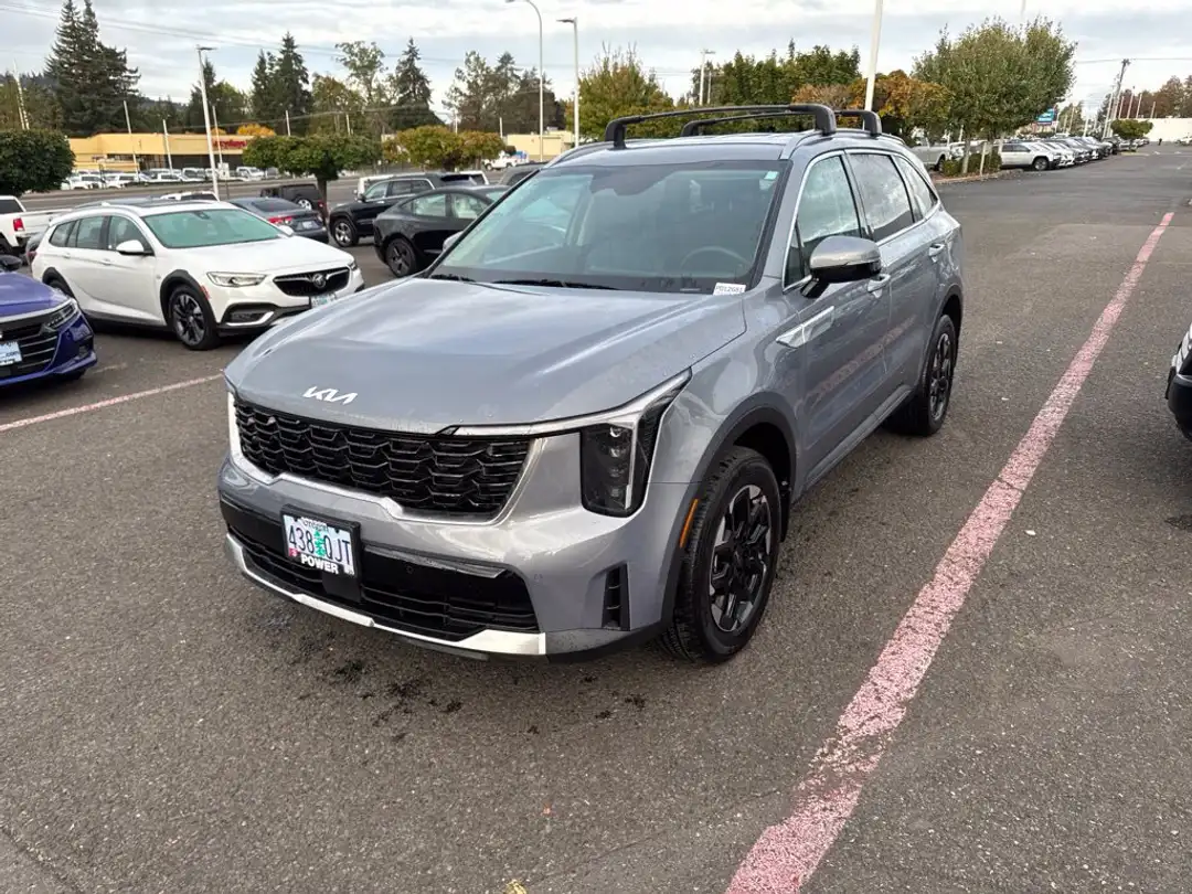 2025 Kia Sorento S - Image 3