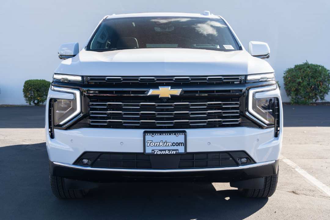 2026 Chevrolet Suburban High Country - Image 2