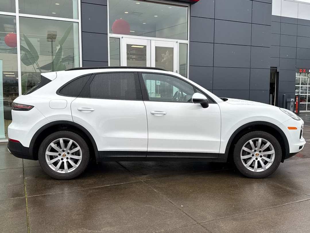 2021 Porsche Cayenne Base - Image 2