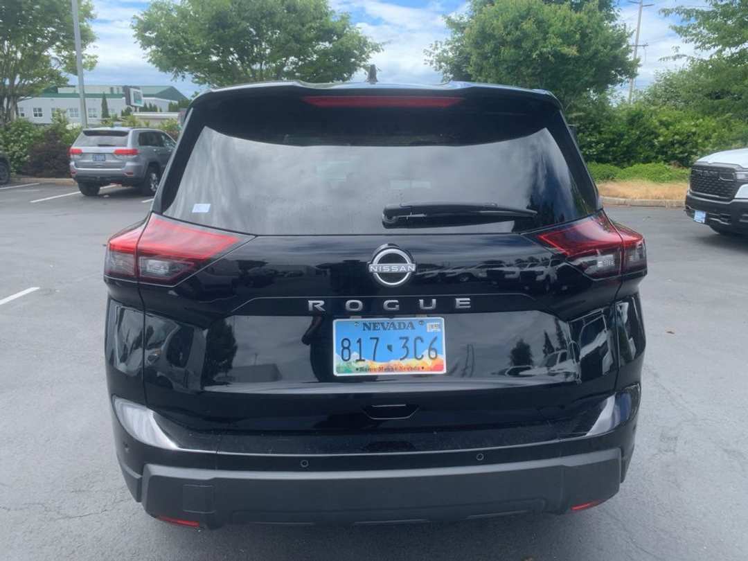 2025 Nissan Rogue SV - Image 3