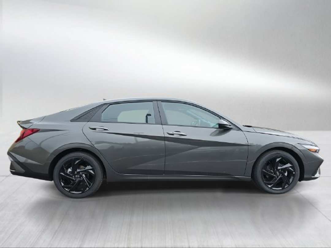 2026 Hyundai Elantra SEL Sport - Image 2