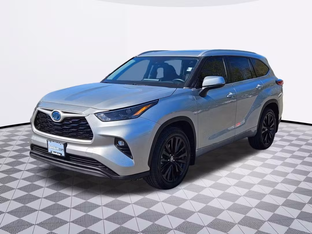 2022 Toyota Highlander Hybrid XLE - Image 2