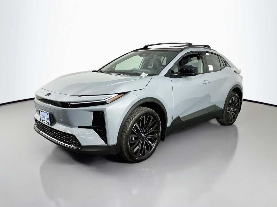 2026 Toyota C-Hr XSE - Image 3