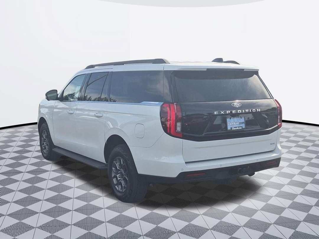 2027 Ford Expedition Max Active - Image 3
