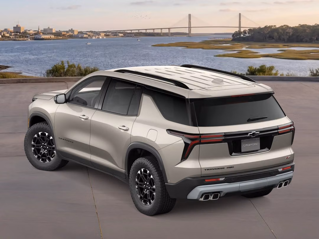2027 Chevrolet Traverse Z71 - Image 2