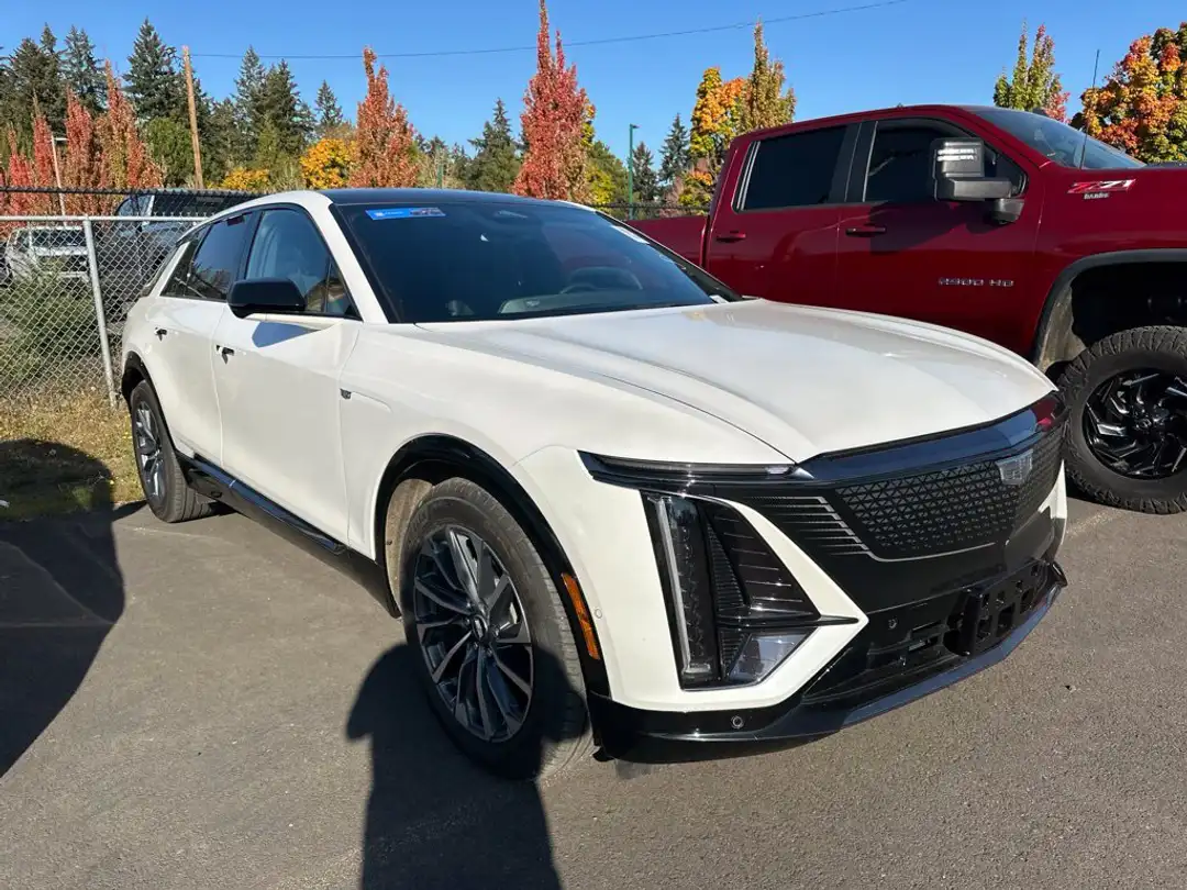2024 Cadillac Lyriq Sport - Image 3