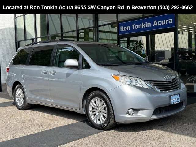2015 Toyota Sienna XLE