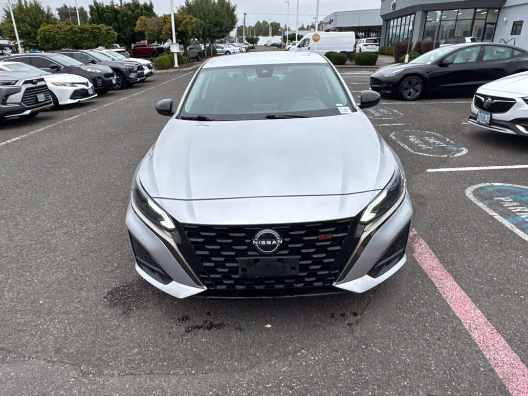 2023 Nissan Altima 2.5 SR - Image 2