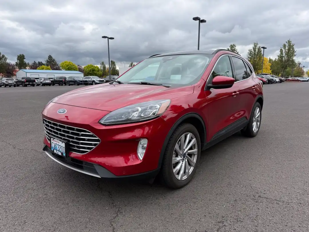 2022 Ford Escape Titanium - Image 3