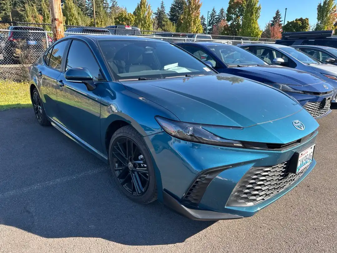 2026 Toyota Camry SE - Image 3