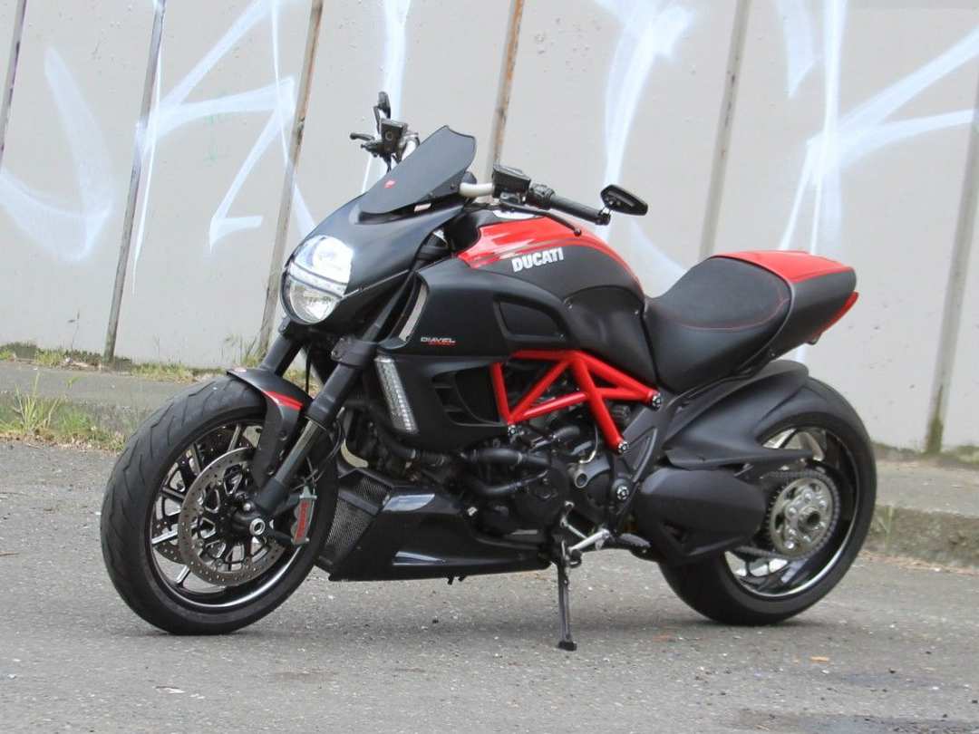 2012 Ducati Diavel Carbon - Image 3