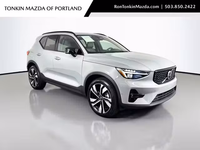 2025 Volvo Xc40 B5 Ultra Dark Theme
