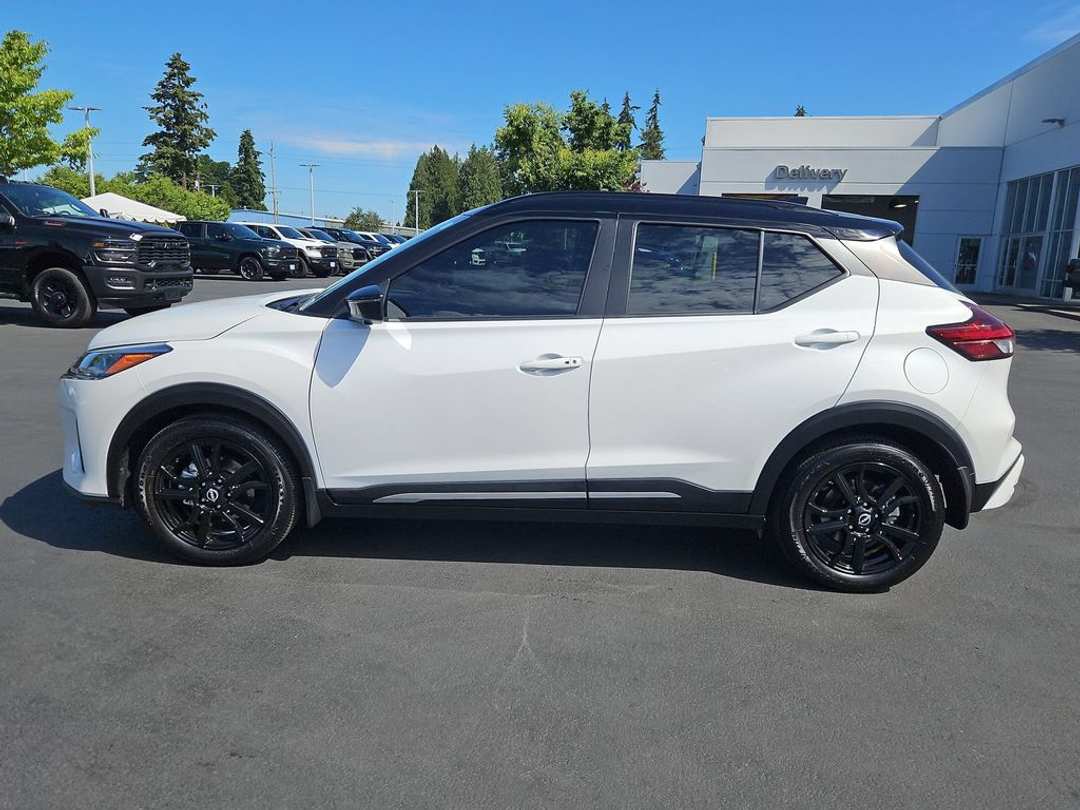 2023 Nissan Kicks SR - Image 3