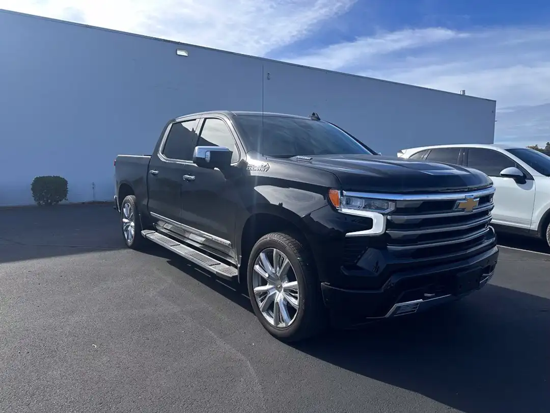 2026 Chevrolet Silverado 1500 High Country - Image 3
