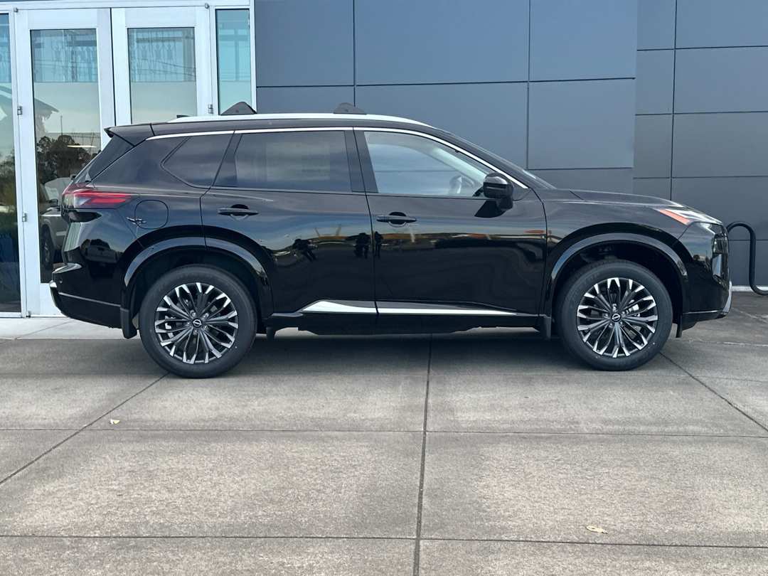 2026 Nissan Rogue Platinum - Image 3