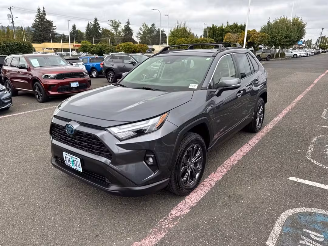 2023 Toyota Rav4 Hybrid XLE Premium - Image 3