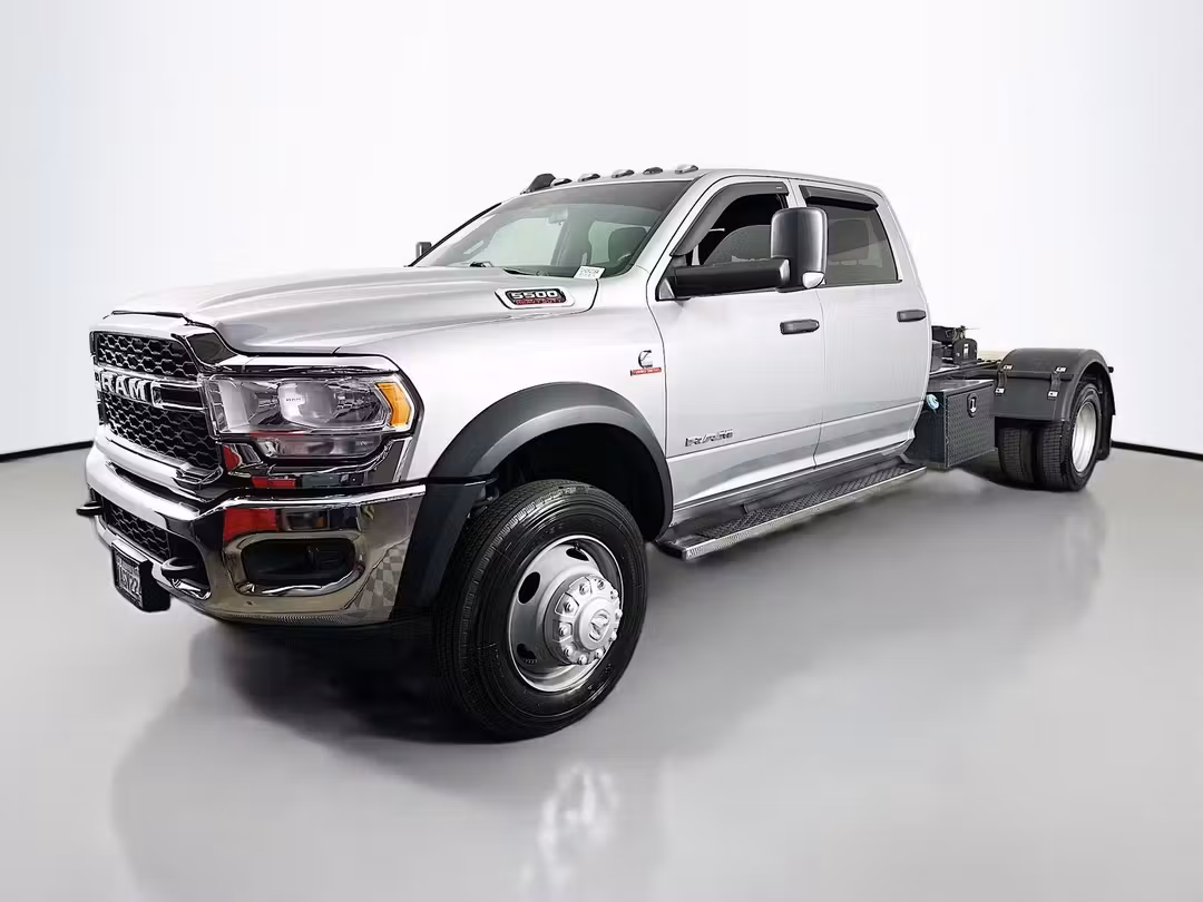 2022 Ram 5500Hd Tradesman - Image 3