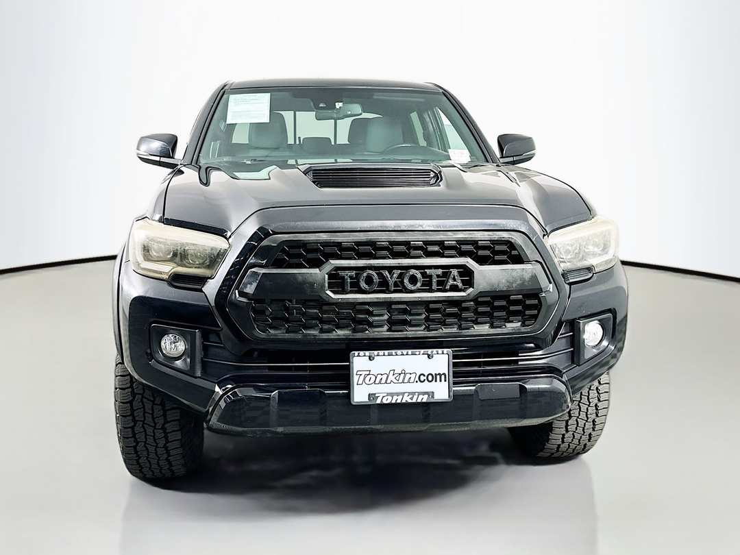2018 Toyota Tacoma TRD Sport - Image 2