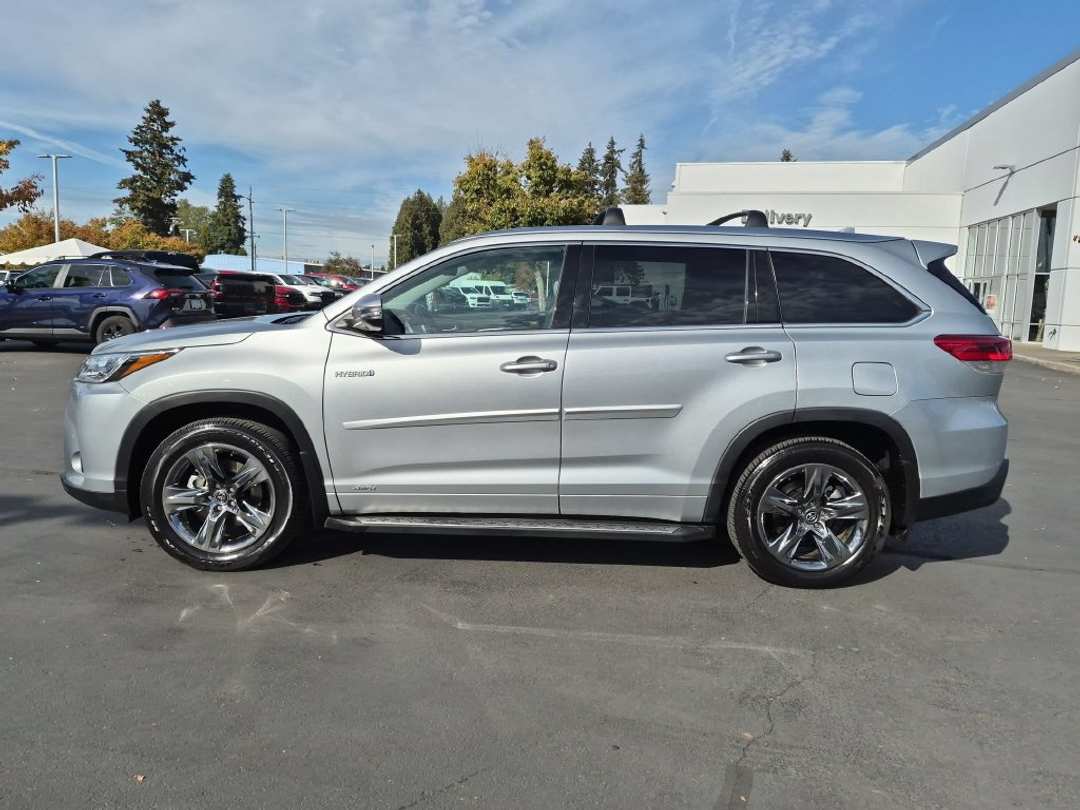 2018 Toyota Highlander Hybrid Limited Platinum - Image 3
