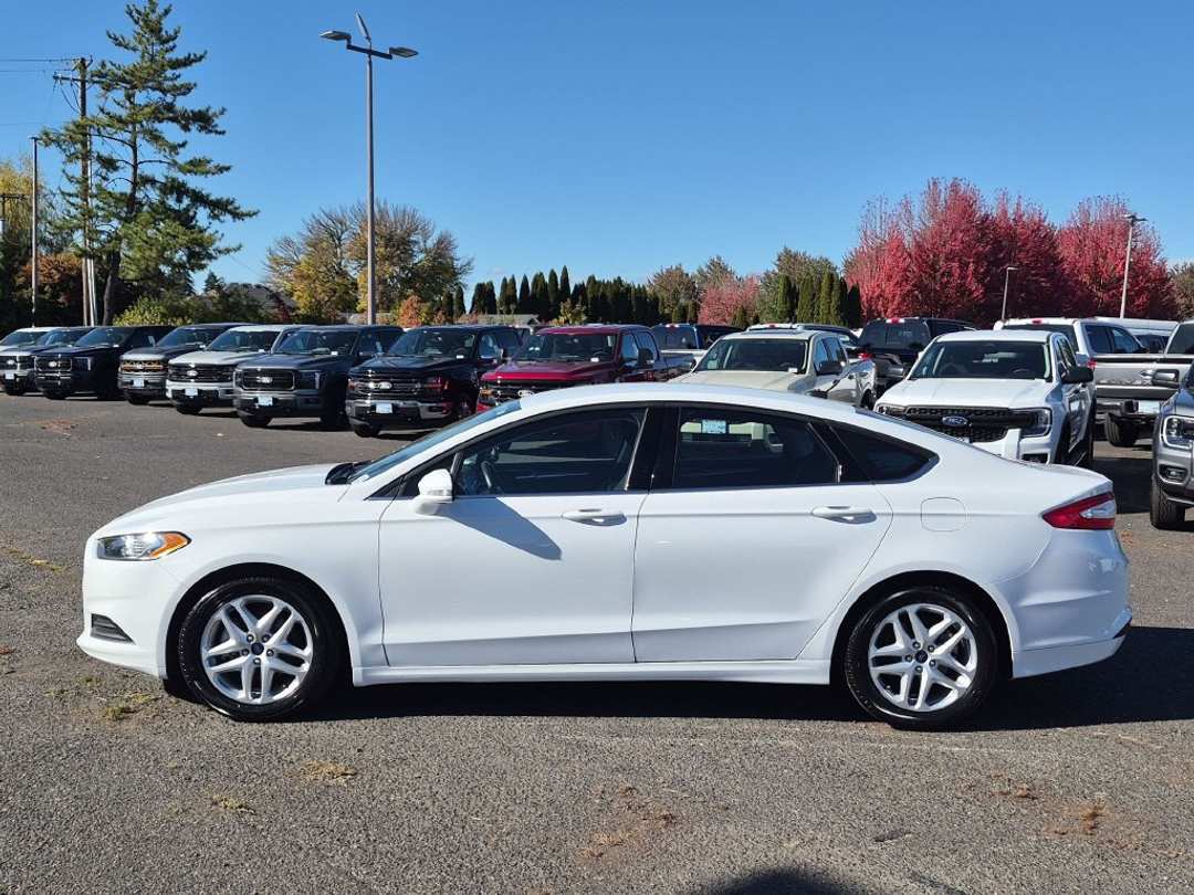 2016 Ford Fusion SE - Image 3