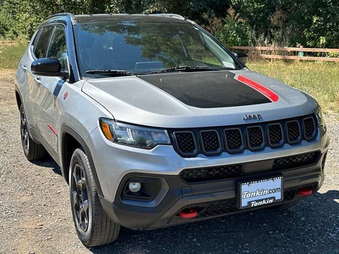 2023 Jeep Compass Trailhawk - Image 2