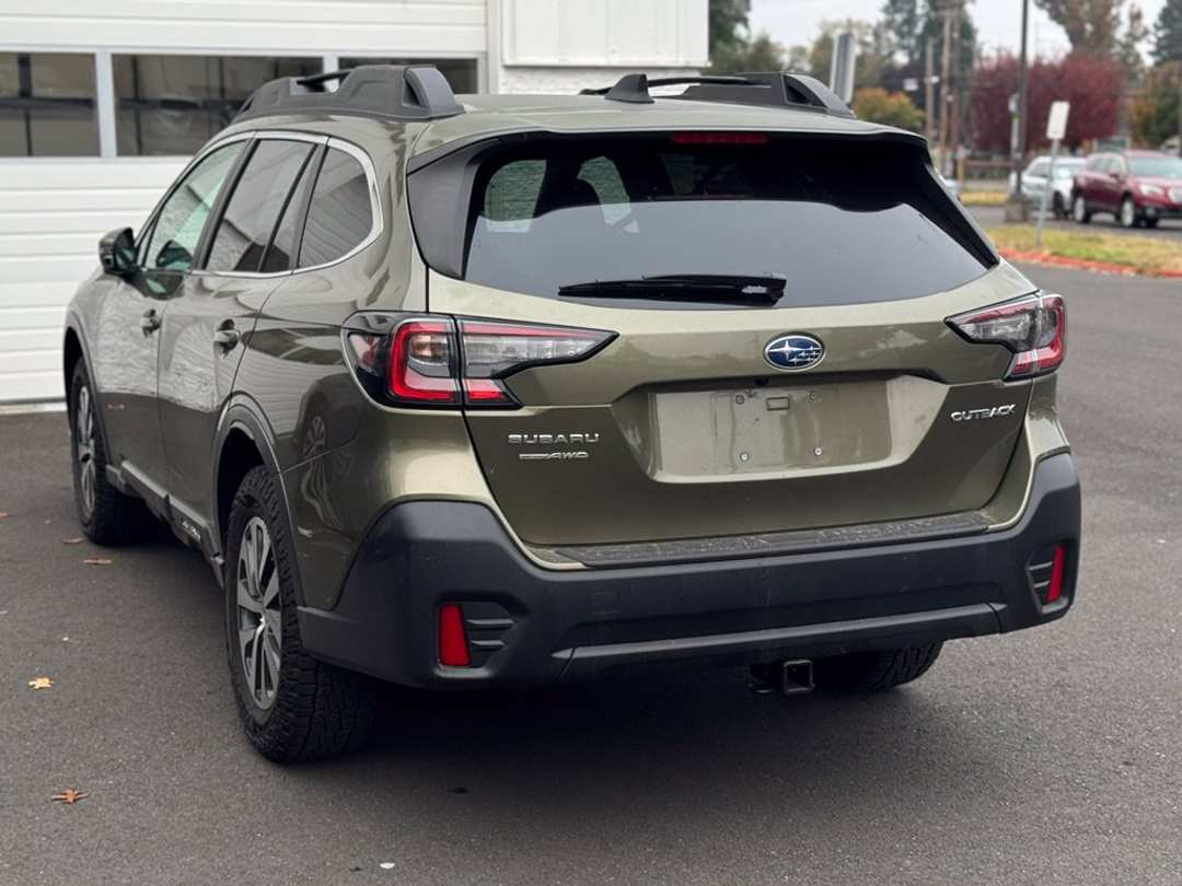 2022 Subaru Outback Premium - Image 2