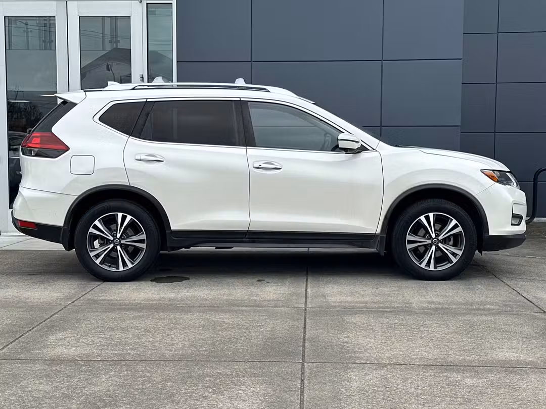 2020 Nissan Rogue SV - Image 2