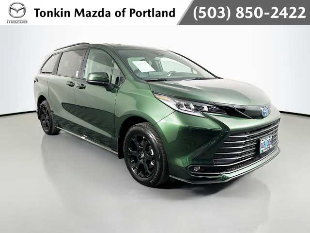 2025 Toyota Sienna Woodland Edition