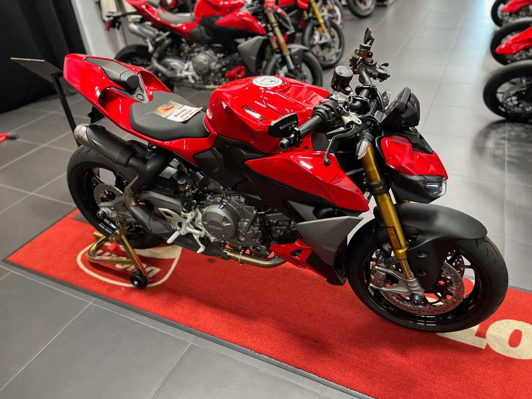 2026 Ducati Streetfighter V2 S - Image 2