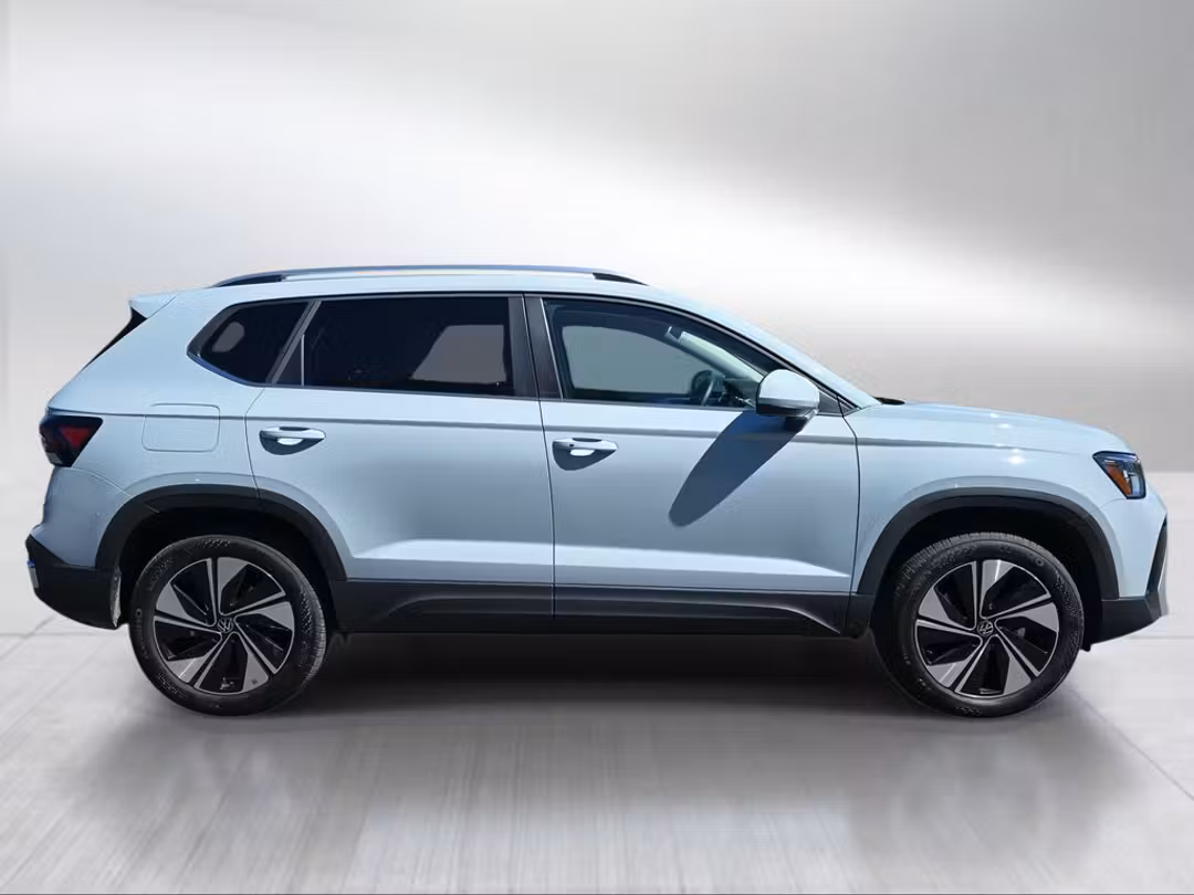 2025 Volkswagen Taos 1.5T SE - Image 2