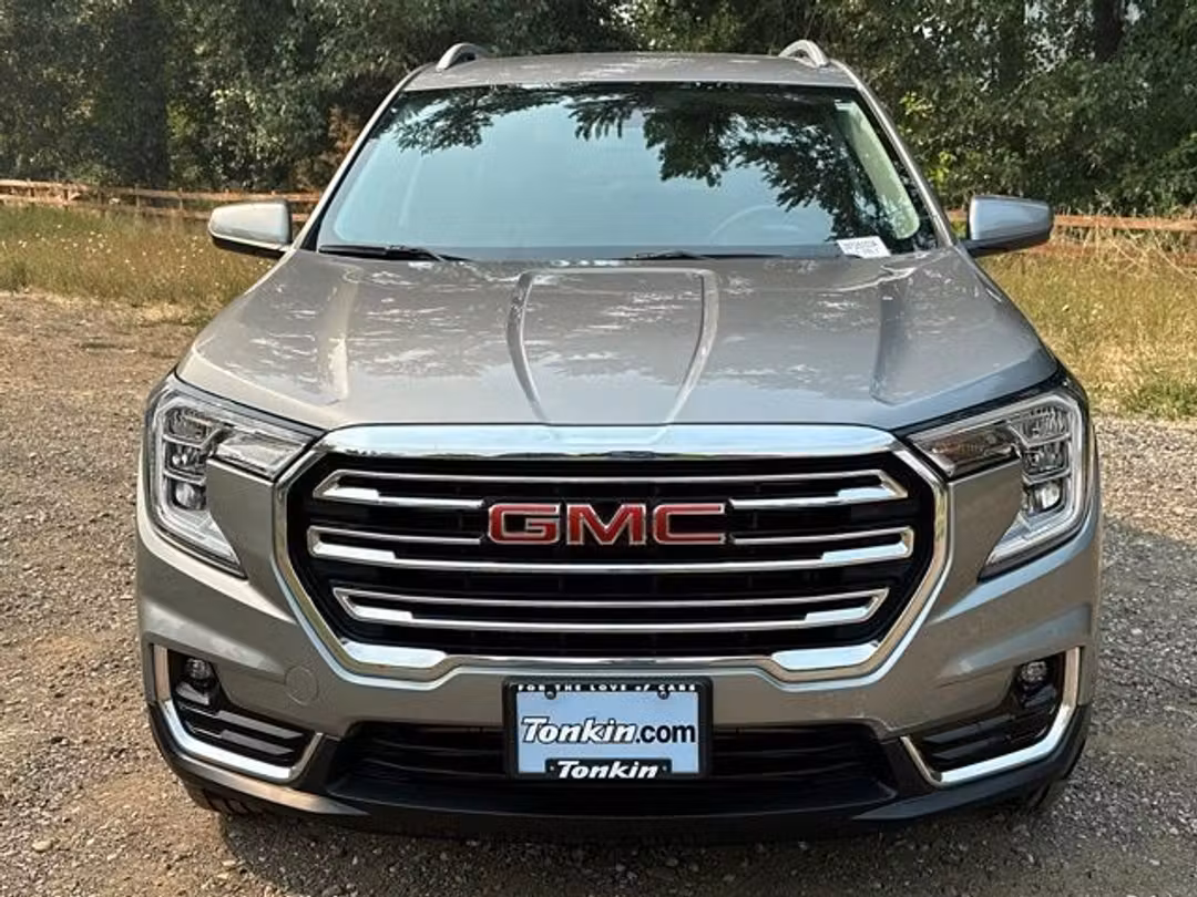 2023 GMC Terrain SLT - Image 3