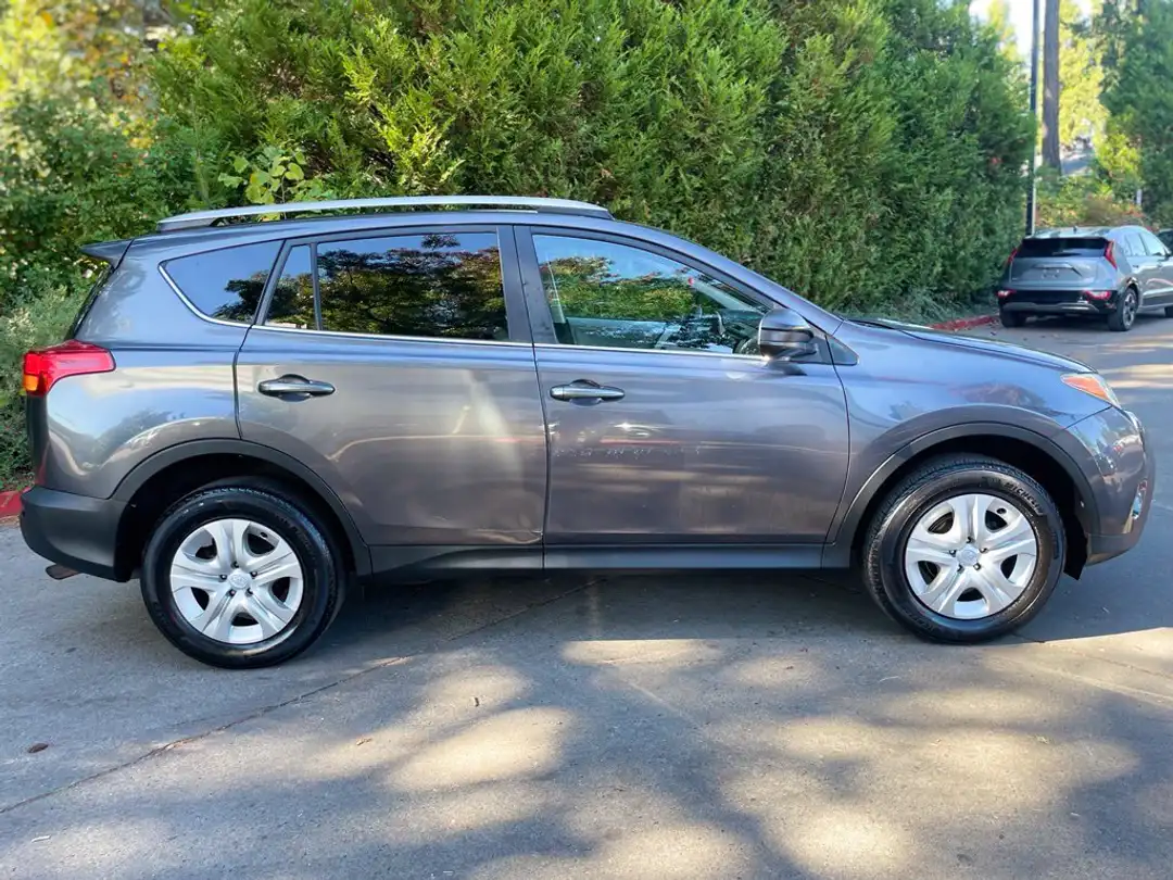 2013 Toyota Rav4 LE - Image 3